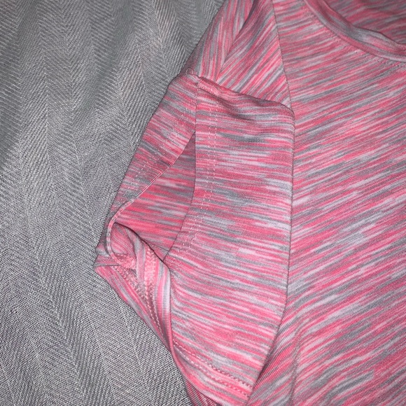 Bundle of 3 athletic tops - Picture 6 of 8